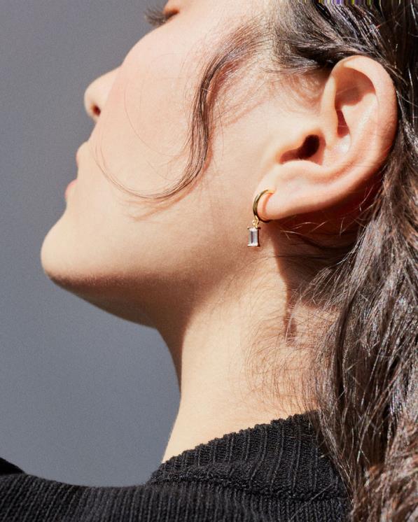 Alohas Women Hanging Crystal - Gold and White Crystal Earrings White 04X4R1066