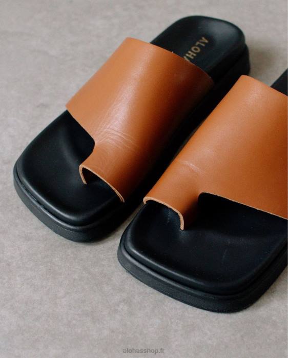 femmes bronzer P64N219 Alohas toe ring flop - sandales en cuir marron