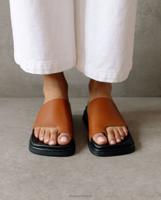 femmes bronzer P64N219 Alohas toe ring flop - sandales en cuir marron
