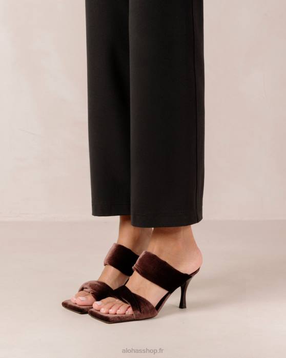 femmes marron café velours P64N590 Alohas bride torsadée - mules en velours marron