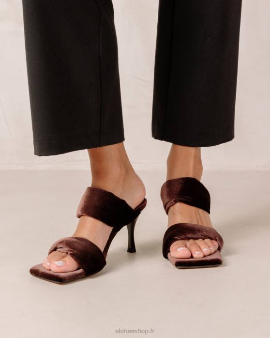 femmes marron café velours P64N590 Alohas bride torsadée - mules en velours marron