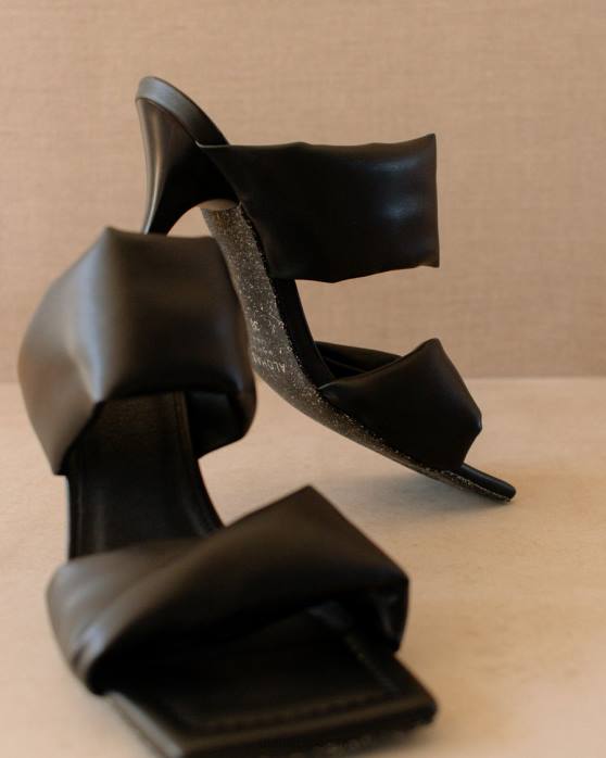 femmes noir/noir de maïs P64N429 Alohas twist strap corn - mules en cuir vegan noir